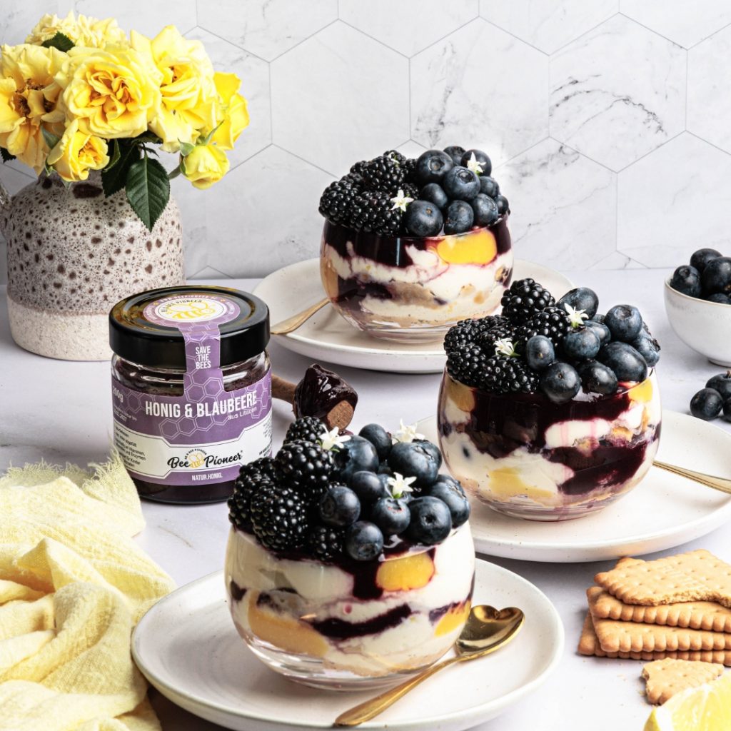Cheesecake im Glas mit Heidelbeer-Honig von BeePioneer